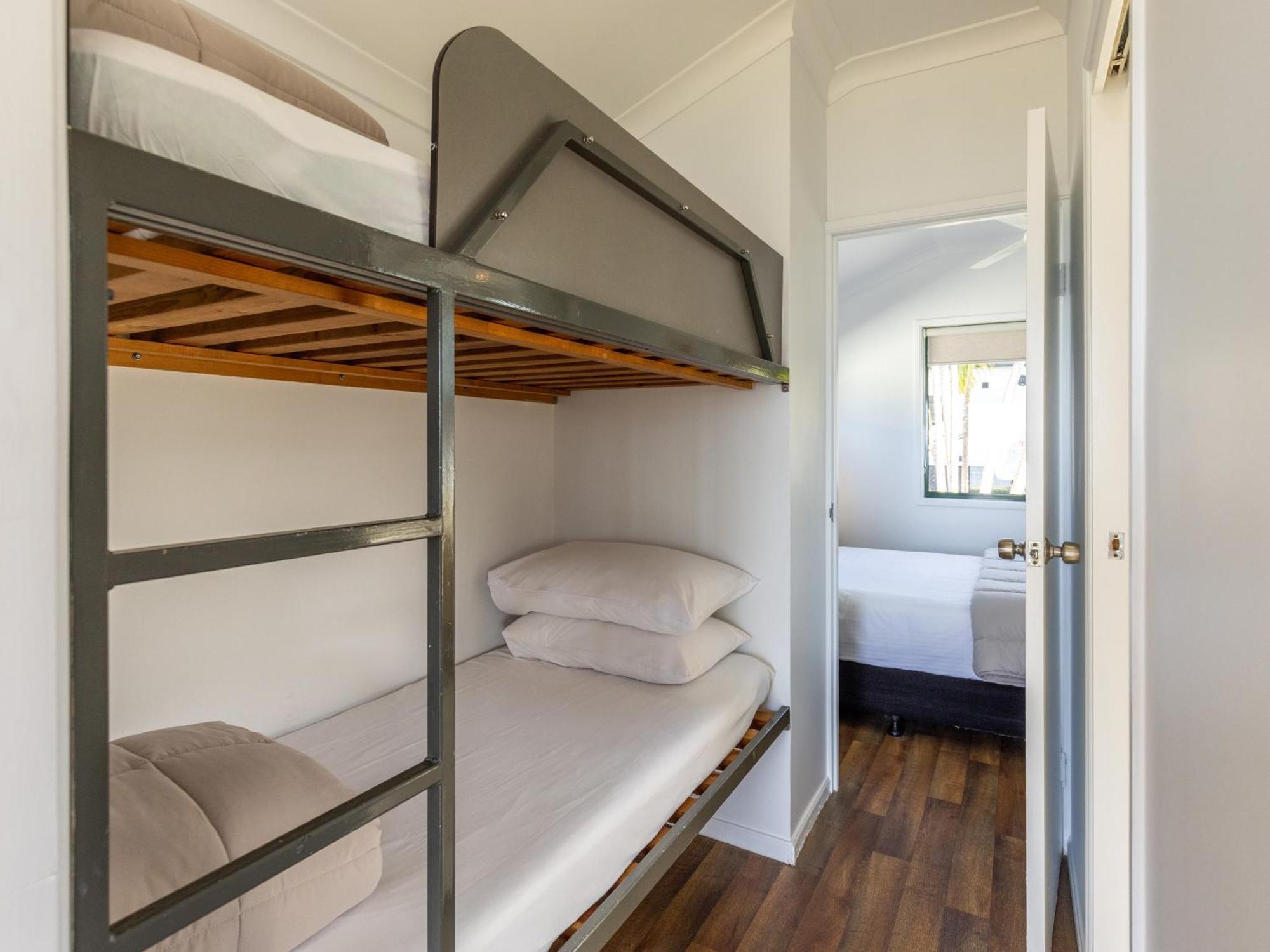 Nrma Bowen Beachfront Holiday Park Номер фото